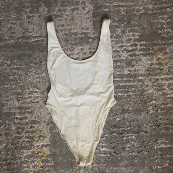 White one piece swimsuit (Brazilian style) - Picture 3 of 7